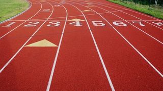 A murit singurul sportiv din lume care a obtinut aurul olimpic la 100 m, 200 m si 400 m