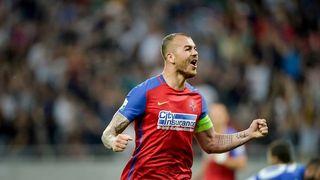 Veste cumplita in fotbal. Starul FCSB, Denis Alibec, este grav bolnav