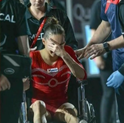 Larisa Iordache, primita cu flori pe aeroport: "Este un ghinion foarte mare pentru ca eram foarte pregatita"