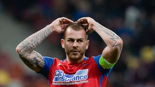 Denis Alibec, aparat de mama sa. ”Nu are comportament de vagabond”