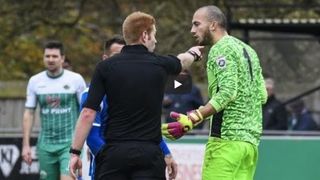 Portar, eliminat la un meci dupa ce a urinat pe teren