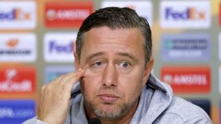 Ce a facut Reghe a doua zi dupa ce si-a ingropat tatal cu ochii in lacrimi! Antrenorul roman a luat primul avion de Dubai si s-a dus direct la stadion