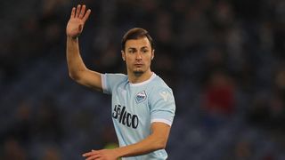 Radu Stefan isi vinde vila din Tunari! Capitanul lui Lazio vrea 350000 de euro pe imobil! Vezi aici cum arata casa FOTO