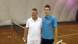 Sportivul preferat al lui Klaus Iohannis se face de ras in turneele de tenis! Victor Cornea este pe locul 1485 in lume si nu a castigat decat un meci in cariera!