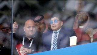 Celebrul Diego Maradona nu a fost recunoscut de politistii rusi! Dupa meciul Rusia-Arabia Saudita, argentinianul nu a fost lasat sa ajunga la masina sa!