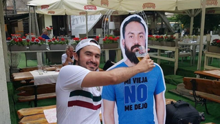 Javier, suporterul care nu a fost lasat de sotie sa mearga la mondial, dar totusi a reusit sa fie in tribune? Cum? E super tare