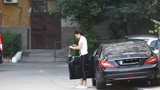 Cristina Neagu ii face concurenta directa Simonei Halep! Din ce super bolid a coborat cand a iesit in oras!