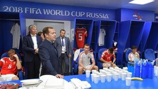 Ce mesaj le-a transmis Vladimir Putin jucatorilor din nationala Rusiei dupa ce acestia au fost eliminati de la Mondiale! Premierul Medvedev a intrat in vestiar si le-a spus ASTA