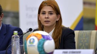 Jenant! Ministrul Tineretului si Sportului, Ioana Bran a fost trimisa sa-si ia bilet. Portarul de la Arenele BNR nu a fost dispus sa lase pe nimeni sa intre fara sa plateasca