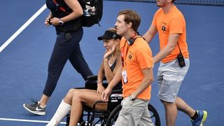 Mihaela Buzarnescu a primit incurajari de la adversara dupa accidentarea suferita la Rogers Cup!