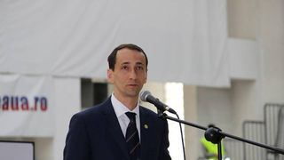 Imagini inedite! Preşedintele COSR, Mihai Covaliu, a revenit pe băncile şcolii