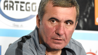 Acuzaţii incredibile la adresa lui Hagi! "Intru în cameră şi, de sub pătură se iţesc două capete: Gică şi Dinţarul"! Reacţia lui Gică Hagi