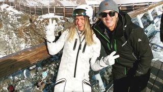 Cu ce bărbat se distrează Simona Halep la schi. S-au pozat &icirc;mpreună şi au r&acirc;s fără oprire. Ce bine se &icirc;nţeleg