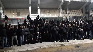 Razboi intre fani lui Amsterdam si cei ai lui AEK la Atena! Ultrasii lui Panathinaikos au sarit in ajutorul olandezilor