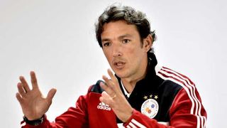 Fostul fotbalist George Ogăraru s-a mutat la Iaşi, unde a deschis o academie de fotbal