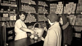 Se traia mai bine pe vremea lui Ceausescu? Cat costau alimentele in urma cu 30 de ani si cat platim pentru ele acum. Rezultatul e socant