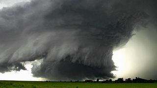 Tornadele sunt doar inceputul! Avertismentul sumbru al meteorologilor: Nimic nu va mai fi la fel