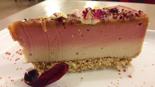 S-a mai destramat un mit. Care e adevarul despre dulciurile raw-vegane? Ingrasa sau nu?