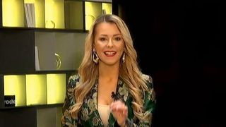 Iata cat de utila poate fi, uneori, o agrafa de par! Afla cele mai tari trucuri de beauty si lifestyle din Codul Fericirii!