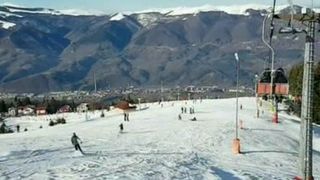 Paradisul iubitorilor de sporturi de iarna este chiar in Romania! Statiunea din masivul Vulcan atrage tot mai multi turisti &ndash; Ati fost aici?