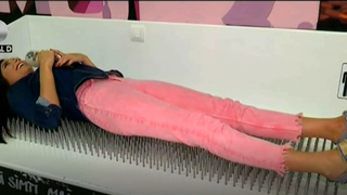 Cum viata este de multe ori o lupta, ne-am obisnuit sa ne hranim din iluzii. Ilinca Obadescu va invita sa vedeti cat de usor poate fi pacalita mintea umana, numai la "Ce faci in weekend?"