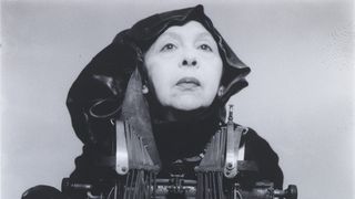 La 90 de ani, Geta Bratescu va reprezenta Romania la Bienala de la Venetia! "E foarte interesant sa desenezi cu ochii inchisi pentru ca nu ai cenzura ochilor"