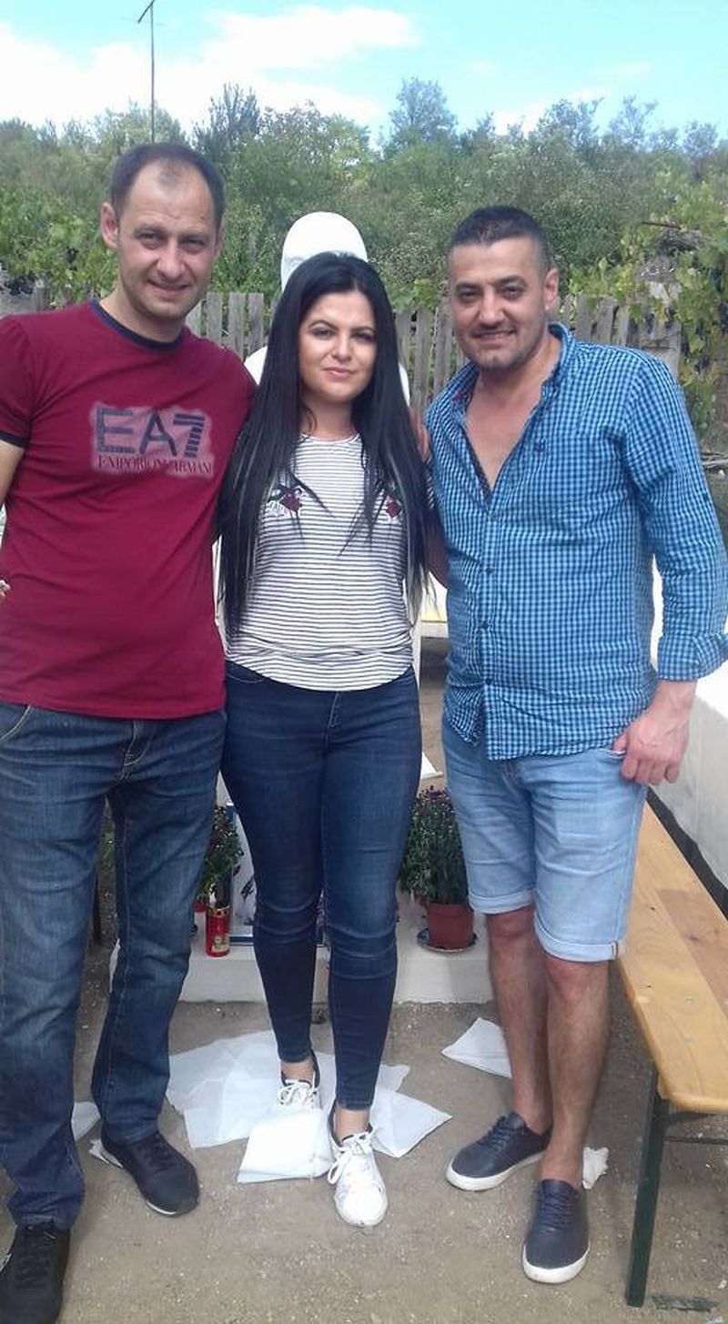 Baietii Ilenei Ciuculete, alaturi de Codruta, cea care se spune ca a fost fiica de suflet a Ilenei Ciuculete