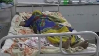 Au violat-o in grup, apoi i-au turnat acid in zona intima. Mama a trei copii zace pe un pat de spital, dupa ce a fost victima unui atac monstruos