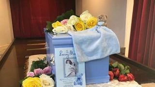 O tanara mama traieste cosmarul vietii!  A adormit, iar cand s-a trezit si-a gasit bebelusul mort