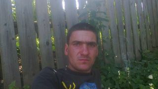 A dezgropat o batrana din Bacau si a intretinut relatii sexuale cu trupul neinsufletit al acesteia. Tanarul de 23 de ani este acum cautat de autoritati