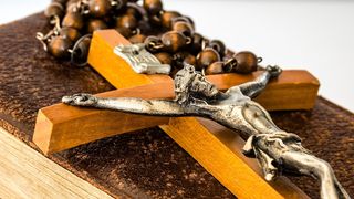 De ce trebuie sa-ti faci cruce la masa, cand iesi din casa si inainte sa te apuci de treaba!