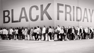 Sigur ai auzit de Black Friday, dar stii de unde vine acest obicei? Afla totul despre ziua in care totul se cumpara la pret redus
