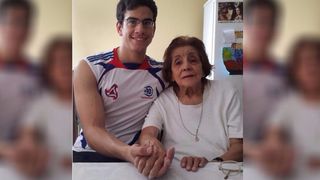 Un tanar  avocat s-a casatorit cu matusa lui de 91 de ani. "Am iubit-o pe Yolanda in cel mai pur mod..."