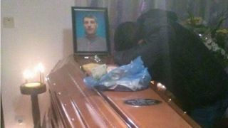 Rauri de lacrimi la capataiul tanarului roman ucis in Italia. Doru Constantin Olaru a fost inmormantat duminica in comuna natala