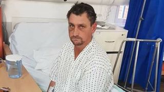 Si-a amintit cum a a ajuns in Anglia. Vasluianul gasit beat intr-o curte din Londra face dezvaluiri socante. "M-au batut continuu 14 ore si au aruncat cu alcool pe mine"