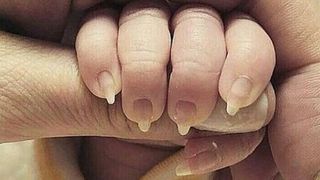 A socat pe toata lumea dupa ce a aratat ce i-a facut la unghii fetitei ei, desi este doar un bebelus. Cum isi motiveaza femeia gestul