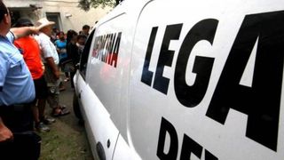 Si-a ingrozit toti vecinii. Ce a facut un barbat din Hunedoara  in scara blocului este infiorator