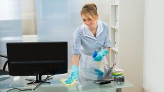 De ce ai nevoie de curăţenie la birou?