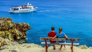 Dacă vreţi să mergeţi &icirc;n vacanţă la vară, e timpul să acţionaţi! Acum e cea mai bună perioadă pentru a prinde reduceri substanţiale