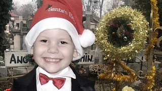 Familia lui Ionuţ Anghel a &icirc;mpodobit morm&acirc;ntul băieţelului ucis de maidanezi! Declaraţii şi imagini emoţionante