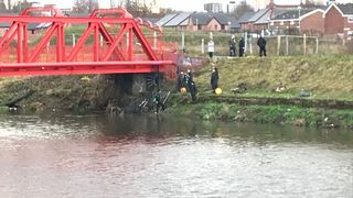 Picior uman găsit &icirc;n albia unui r&acirc;u! Polițiștii au descoperit cui aparținea