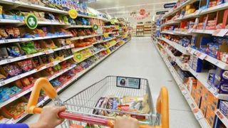 &Icirc;nnebuniți după cumpărături! Chiar dacă prețurile s-au scumpit, rom&acirc;nii cumpără mai mult