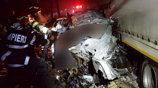 Destine curmate prea devreme! Cinci tineri din Suceava au murit după ce mașina &icirc;n care se aflau a intrat sub un camion