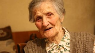 La 104 ani este bătaia de joc a statului rom&acirc;n. O văduvă de război din Suceava are pensia de 290 de lei!