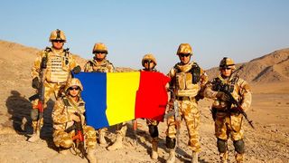 Cine sunt militarii care ne reprezintă în Afganistan? Soldații români se bat pe niște solde frumușele