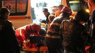 Explozie puternică într-un bloc din județul Hunedoara! Un bărbat a fost găsit decedat în apartament