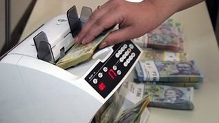 Ei sunt cei mai norocoși salariați! Primesc prime de Crăciun de peste 9.000 de lei