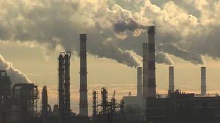 E OFICIAL! Rom&acirc;nii care locuiesc sau muncesc &icirc;n zonele industriale pot ieși la pensie mai devreme