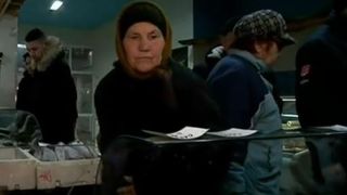 Aglomerație într-un magazin din România! Lumea a stat la coadă ca pe vremea lui Ceaușescu! Ce au vrut să cumpere?