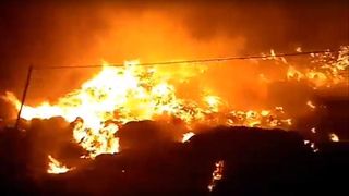 Incendiu puternic la Pata R&acirc;t. 12 persoane, dintre care 6 copii, au rămas fără adăpost 